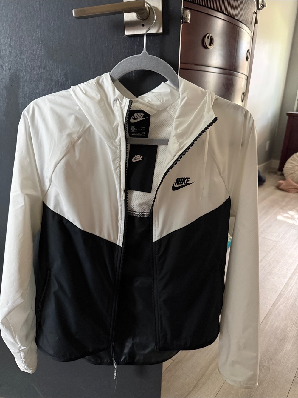 Nike Two-Tone Hooded Windbreaker Jacket in White & Black